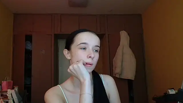 Snapshot of Emilia_Light chatting on 02/27/26, 02:17 Emilia Light online show from 02/27/26, 02:17