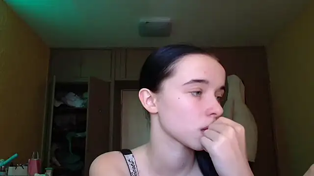 Snapshot of Emilia_Light chatting on 02/28/26, 10:27 Emilia Light online show from 02/28/26, 10:27