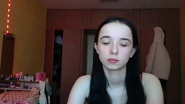 Snapshot of Emilia_Light chatting on 03/01/26, 09:00 Emilia Light online show from 03/01/26, 09:00