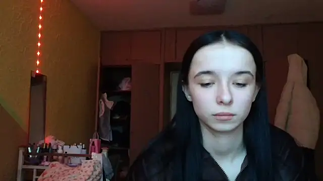 Snapshot of Emilia_Light chatting on 03/04/26, 08:31 Emilia Light online show from 03/04/26, 08:31