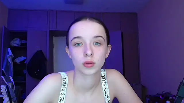 Emilia Light online show from 03/12/26, 01:39