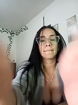 YaraDuartee online show from 12/01/25, 01:32