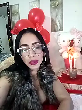 Snapshot of YaraDuartee chatting on 02/15/26, 01:02 YaraDuartee online show from 02/15/26, 01:02