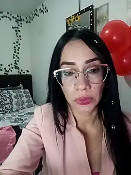 Snapshot of YaraDuartee chatting on 02/18/26, 02:51 YaraDuartee online show from 02/18/26, 02:51