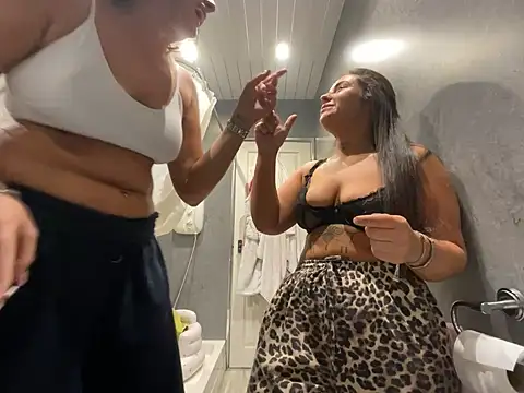 Playfulvixen25 online show from 02/28/26, 12:33