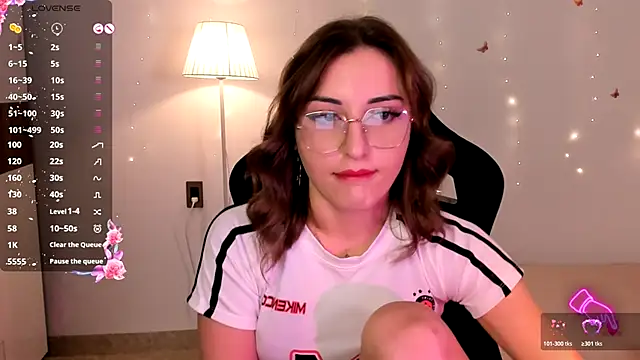 AmyVilvet  online show from 11/17/25, 06:14