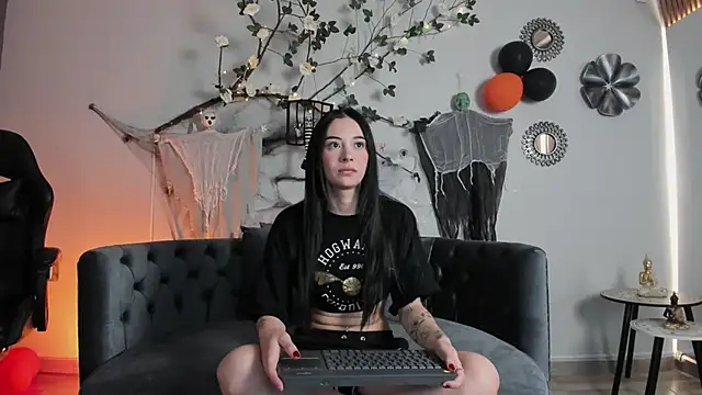 sashathompson2590 online show from 10/13/25, 12:05