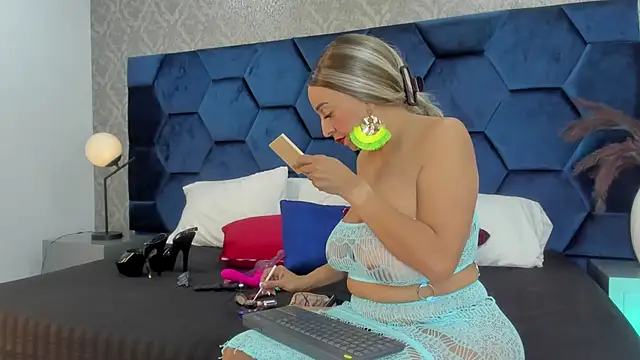 Angelina Roa online show from 01/15/26, 03:27