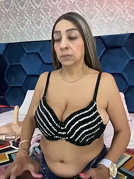 Angelina Roa online show from 07/20/26, 02:19
