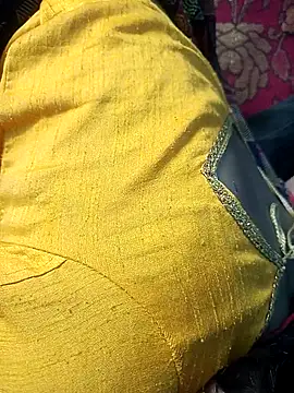 Snapshot of khushbuDarchut71 chatting on 11/11/25, 04:18 khushbuDarchut71 online show from 11/11/25, 04:18