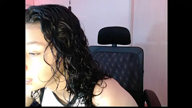 Ivonnybonn online show from 10/29/25, 08:43