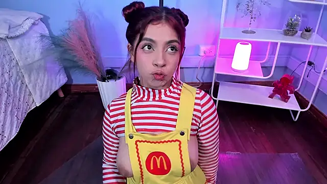 Snapshot of KathiaSaenz_ chatting on 10/02/25, 03:57 KathiaSaenz  online show from 10/02/25, 03:57