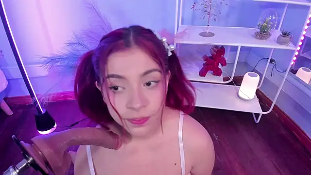 Snapshot of KathiaSaenz_ chatting on 10/10/25, 04:00 KathiaSaenz  online show from 10/10/25, 04:00