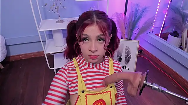 KathiaSaenz  online show from 11/29/25, 04:37