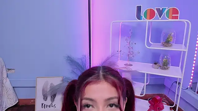 KathiaSaenz  online show from 12/05/25, 04:21