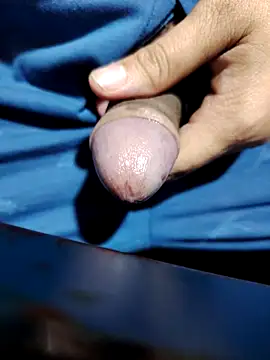 Snapshot of Sir_clouden chatting on 11/01/25, 11:51 Sir clouden online show from 11/01/25, 11:51