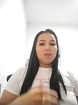 Snapshot of Koral_anyelith chatting on 10/18/25, 04:48 Koral anyelith online show from 10/18/25, 04:48