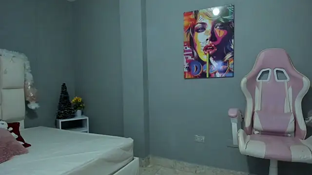 Athenea  fox online show from 12/19/25, 12:01