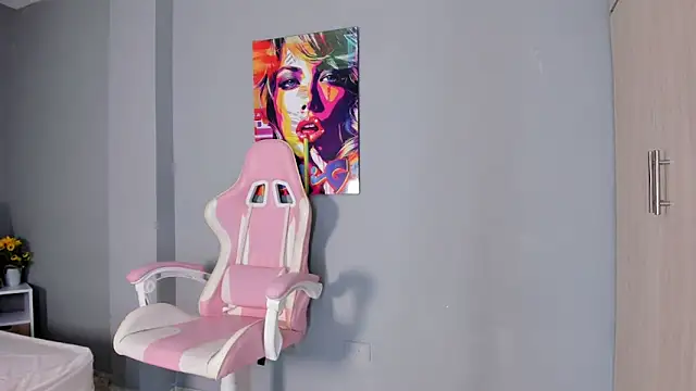 Athenea  fox online show from 12/20/25, 12:01