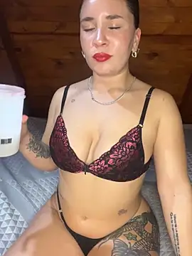 Snapshot of Belubel chatting on 10/04/25, 02:20 Belubel online show from 10/04/25, 02:20