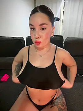 Snapshot of Belubel chatting on 05/19/26, 03:24 Belubel online show from 05/19/26, 03:24