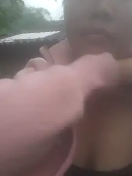 Snapshot of bree-zz chatting on 11/11/25, 11:49 bree-zz online show from 11/11/25, 11:49