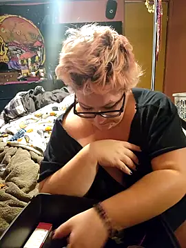 Snapshot of violentviolet68 chatting on 10/12/25, 06:51 violentviolet68 online show from 10/12/25, 06:51