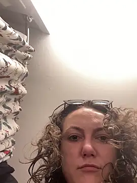 sexybriiiixoxo online show from 04/21/26, 02:51