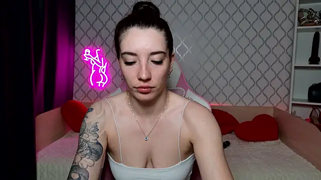 Snapshot of Curious_Lily chatting on 05/06/26, 01:03 Curious Lily online show from 05/06/26, 01:03