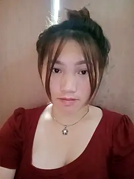 min-xinh online show from 10/23/25, 04:12