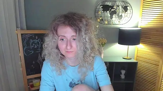 Snapshot of CamillaDreamer chatting on 05/09/26, 04:28 CamillaDreamer online show from 05/09/26, 04:28