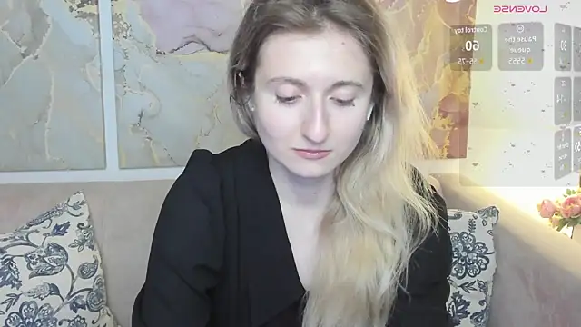 Snapshot of CamillaDreamer chatting on 05/14/26, 10:11 CamillaDreamer online show from 05/14/26, 10:11