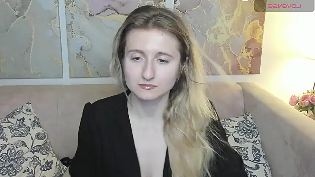 Snapshot of CamillaDreamer chatting on 05/15/26, 11:28 CamillaDreamer online show from 05/15/26, 11:28
