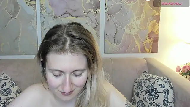 Snapshot of CamillaDreamer chatting on 05/16/26, 01:13 CamillaDreamer online show from 05/16/26, 01:13