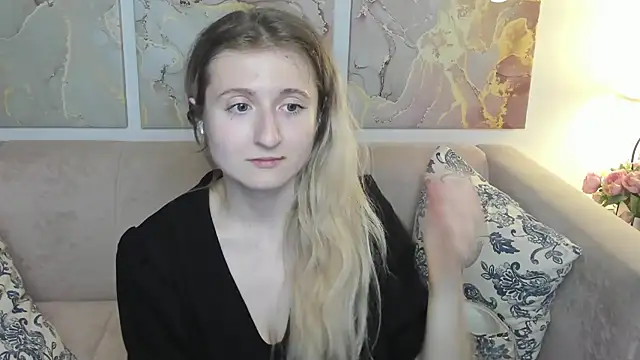 Snapshot of CamillaDreamer chatting on 05/16/26, 05:34 CamillaDreamer online show from 05/16/26, 05:34