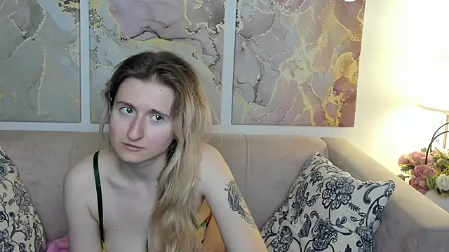 Snapshot of CamillaDreamer chatting on 05/22/26, 12:18 CamillaDreamer online show from 05/22/26, 12:18