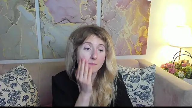 Snapshot of CamillaDreamer chatting on 05/23/26, 02:43 CamillaDreamer online show from 05/23/26, 02:43