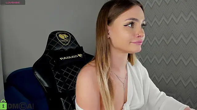 KarinaBroks online show from 11/03/25, 11:22