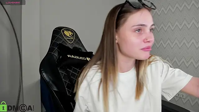 KarinaBroks online show from 11/19/25, 02:06