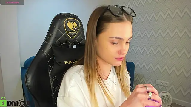 KarinaBroks online show from 11/25/25, 09:42