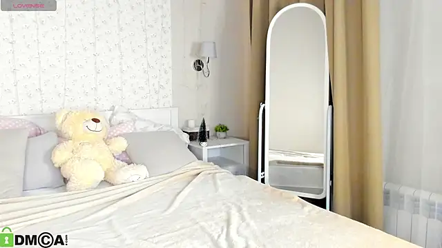 KarinaBroks online show from 12/19/25, 11:50