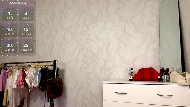 Snapshot of LindyEckland chatting on 10/17/25, 12:19 LindyEckland online show from 10/17/25, 12:19