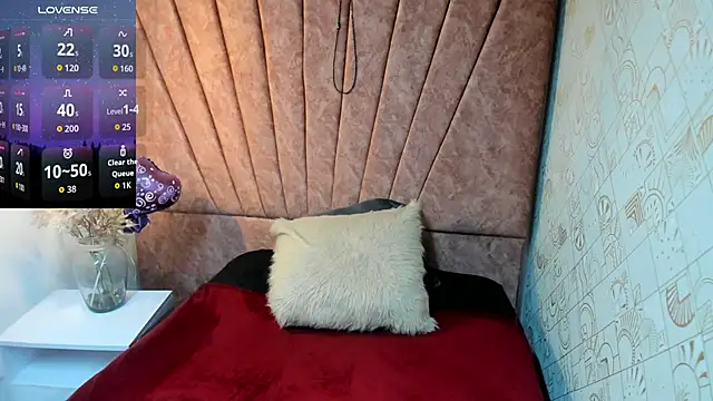 Issa Milf   online show from 10/13/25, 01:00