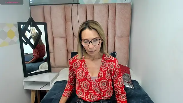 Issa Milf   online show from 04/25/26, 01:36