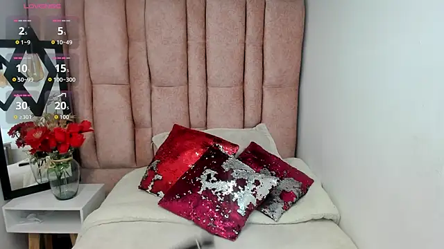 Snapshot of Issa_Milf__ chatting on 06/25/26, 01:26 Issa Milf online show from 06/25/26, 01:26