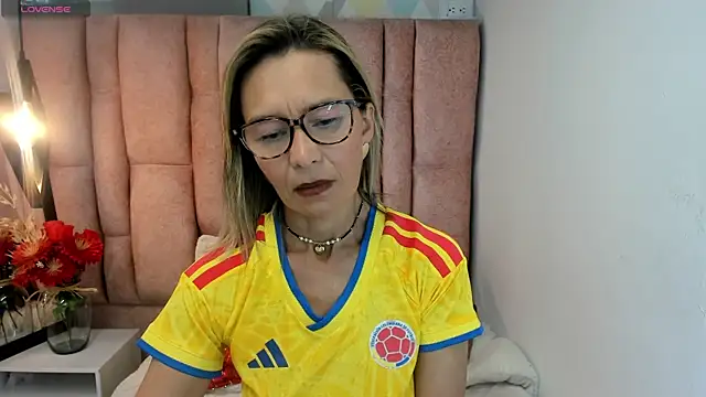 Snapshot of Issa_Milf__ chatting on 07/03/26, 03:29 Issa Milf online show from 07/03/26, 03:29