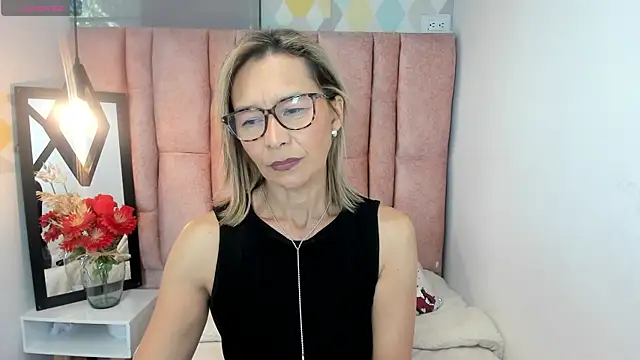 Snapshot of Issa_Milf__ chatting on 07/06/26, 01:41 Issa Milf online show from 07/06/26, 01:41
