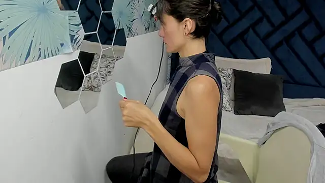 Snapshot of Valery_More__ chatting on 10/03/25, 12:46 Valery More online show from 10/03/25, 12:46