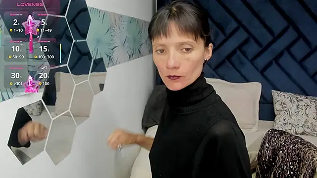 Snapshot of Valery_More__ chatting on 10/07/25, 12:13 Valery More online show from 10/07/25, 12:13