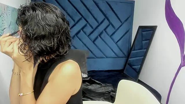 Snapshot of Valery_More__ chatting on 10/12/25, 03:33 Valery More online show from 10/12/25, 03:33